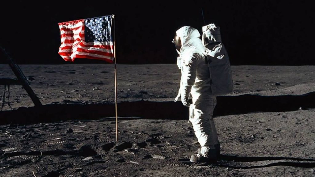 Lui Armstrong on Moon famous photo